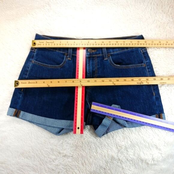 NWOT Old Navy Classic Blue Stretch Denim Women's Shorts Roll Cuff Size 8........ - Picture 6 of 6